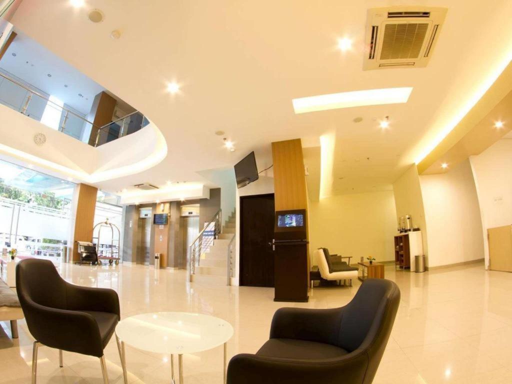 Hotel 88 Grogol By Wh Jakarta Exterior photo